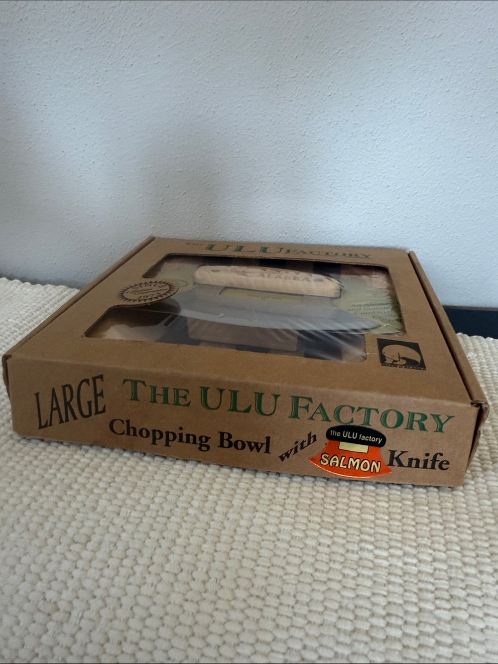 ULU Factory Alaska Ulu Knife & Wood Board Set and knife stand. NWT - Picture 5 of 7
